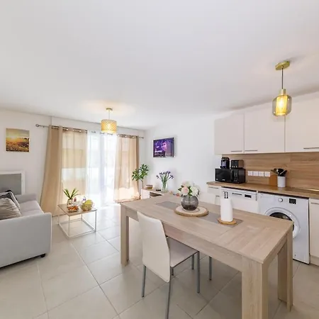 Lumineux T2 Avec Balcon, Netflix A * نيس