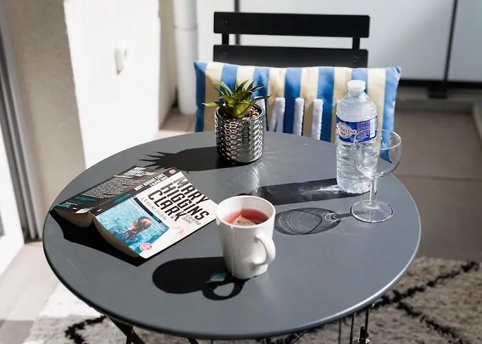 Lumineux T2 Avec Balcon, Netflix A * نيس